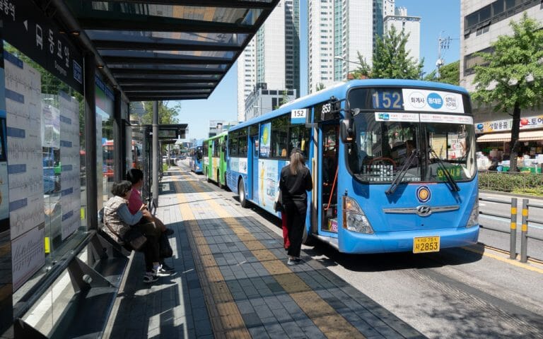 Ways To Get Around Korea Easily! 3 taxi
korea
transportation
transportation in south korea
deluxe taxi
bus