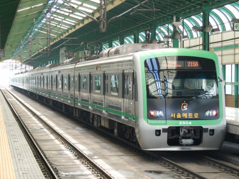 Ways To Get Around Korea Easily! 2 taxi
korea
transportation
transportation in south korea
deluxe taxi
subway
subway station
