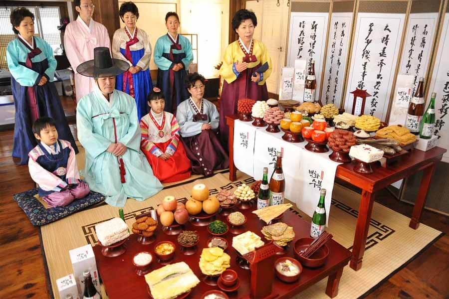 4 Things Koreans Do to Celebrate 추석 Chuseok a.k.a the MidAutumn